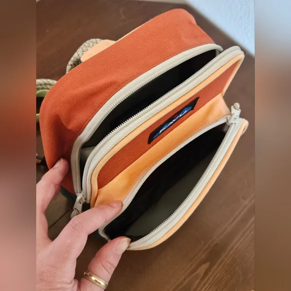 KAVU Pescadero Sling Crossbody Bag - Picture 9 of 11